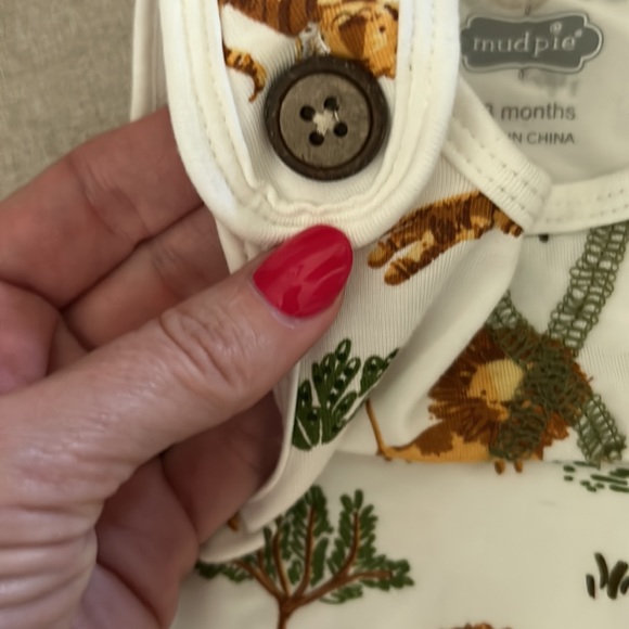 ☘️ 2 for $30 ☘️Mud pie lions and tigers romper - Picture 4 of 5